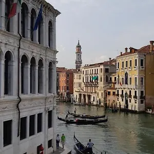  Apartment Gondola Show